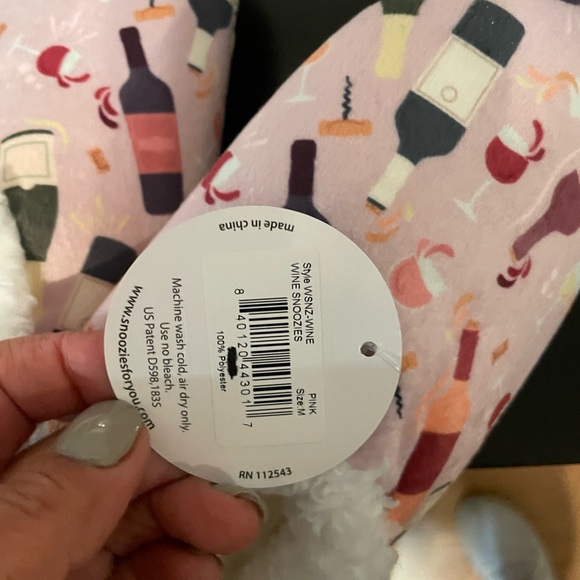 snoozies slippers - Picture 5 of 6